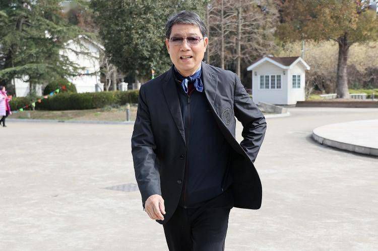 据了解，曼联的员工数量从去年的800人左右增加到今年的1112人，这一增长很大程度上是因为对商业和数字业务领域的重大投资，俱乐部一些人私下承认，他们在某些领域人手过多。